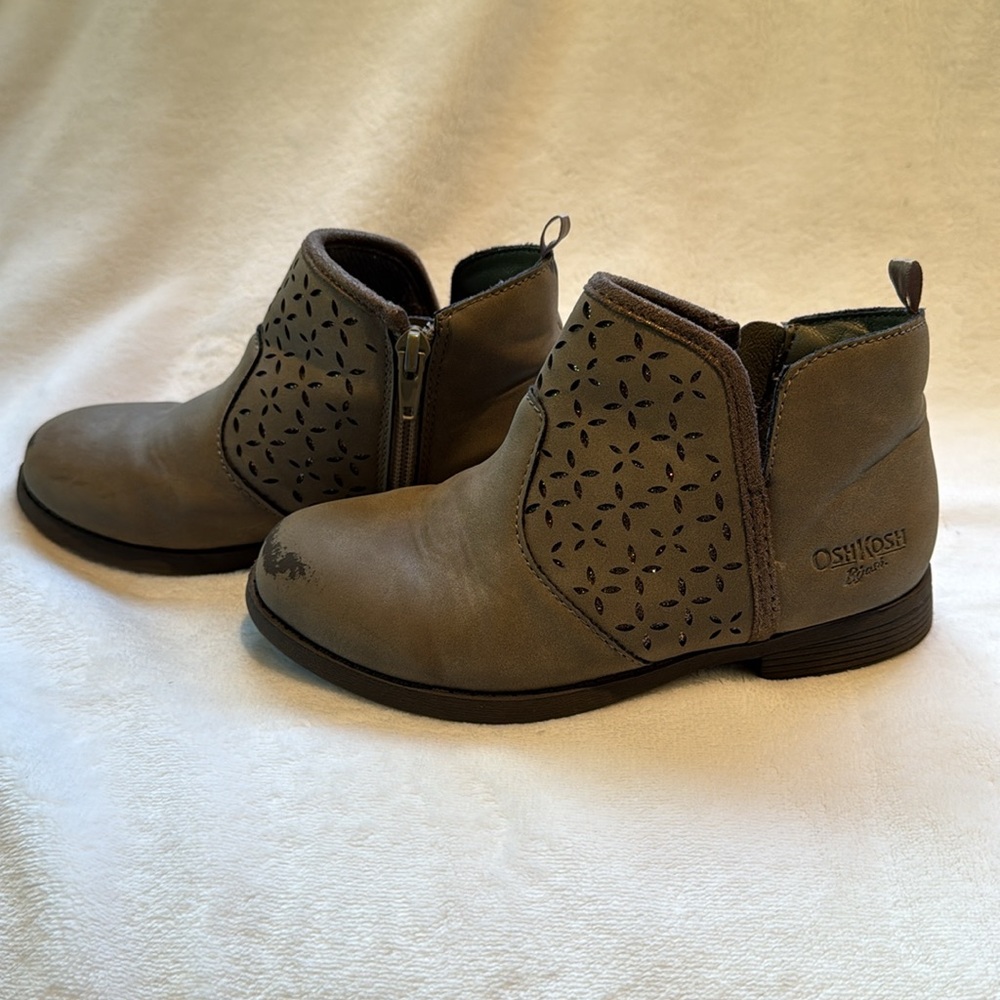 OshKosh B'gosh Black and Greyish/Green ankle boots